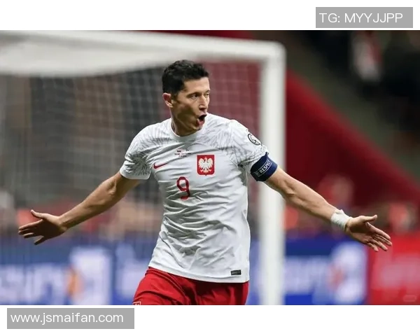 足球球星单挑路人精彩瞬间 引发街头围观和热议挑战赛风波